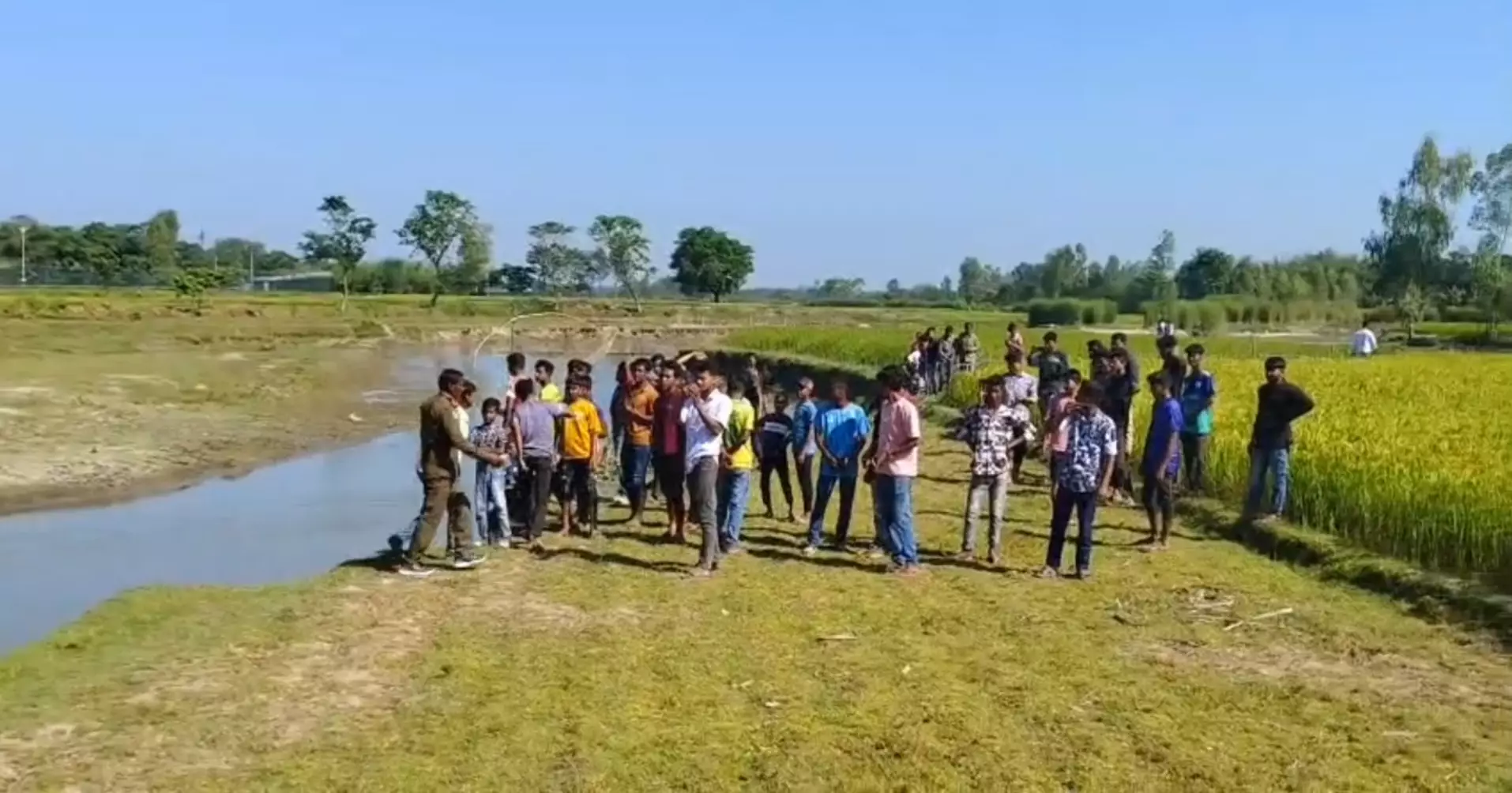 Villagers remain on alert as tiger spotted near Lalmonirhat border