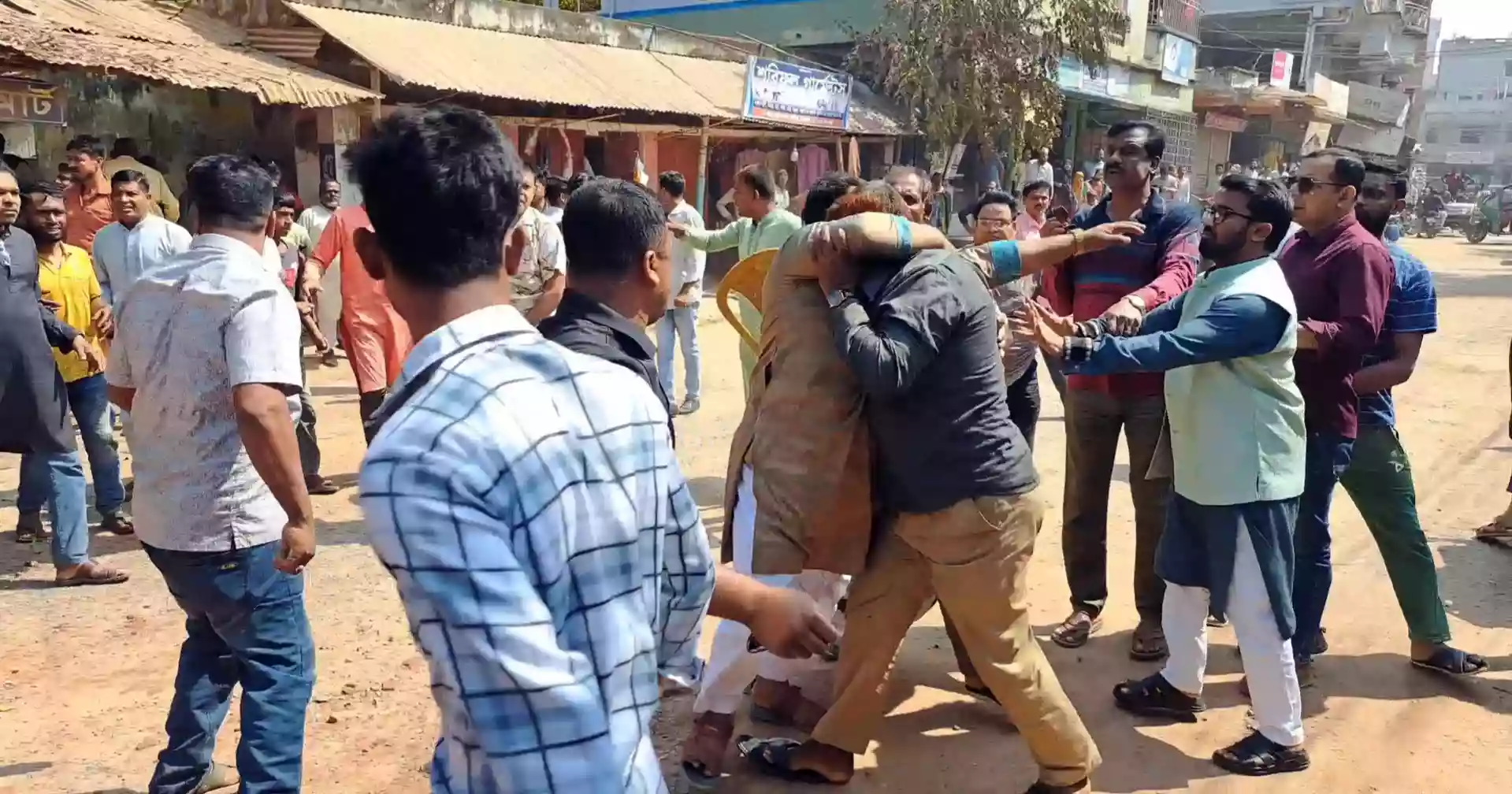 Tense calm in Jhenaidah’s Kaliganj after clash between two BNP factions, 10 injured