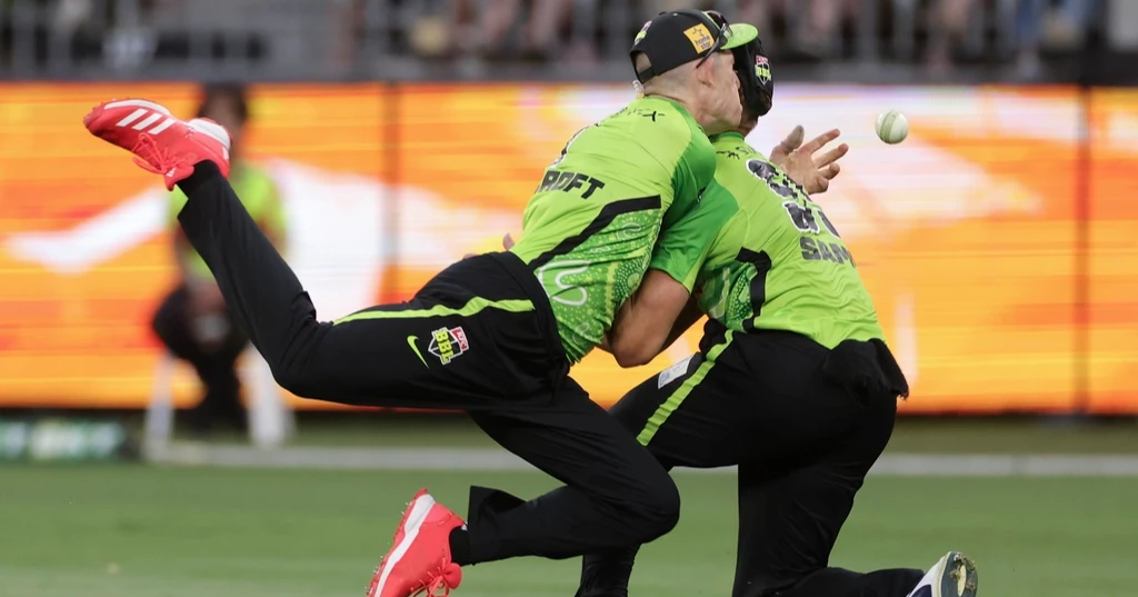 2 players required hospital treatment after colliding in Twenty20 domestic cricket match