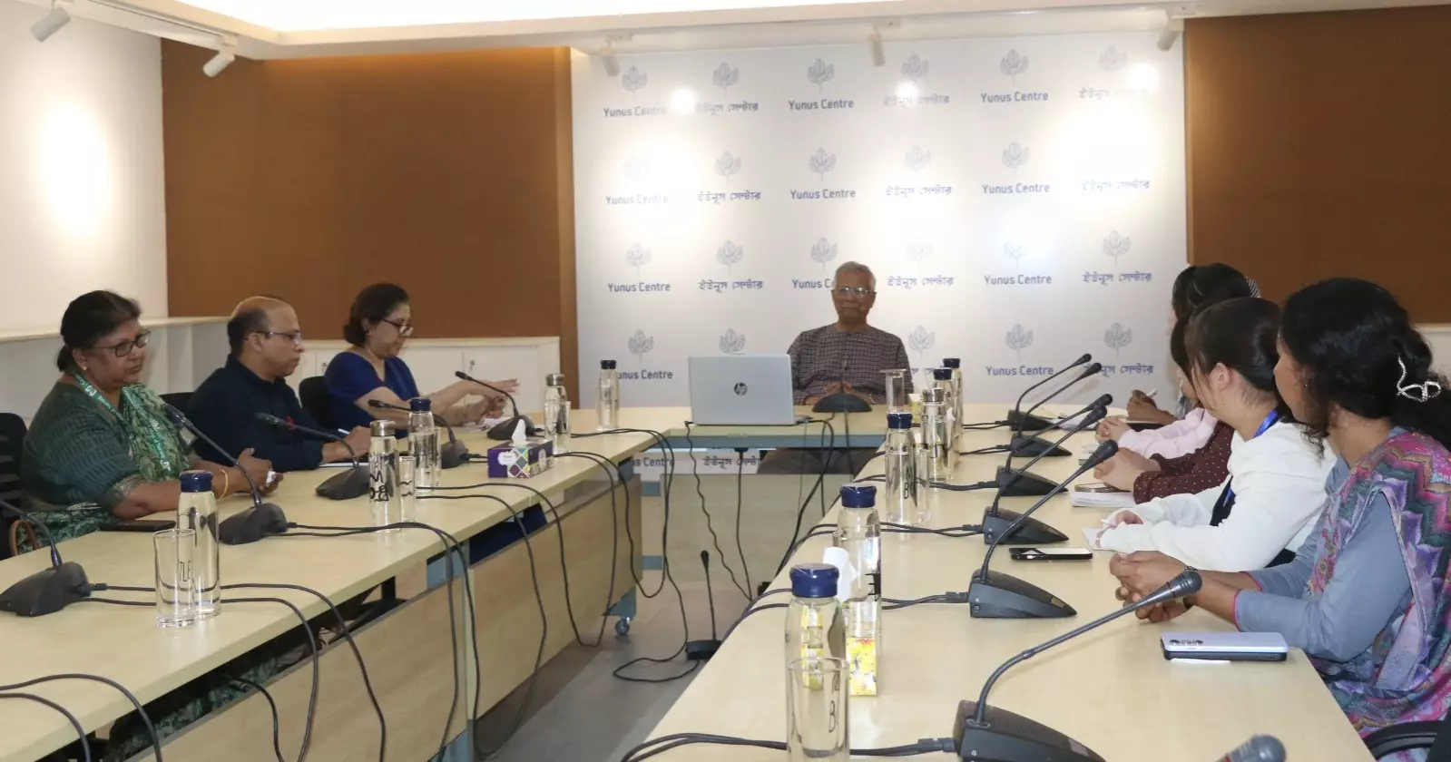 Japanese FM shows strong interest in boosting cooperation with Bangladesh