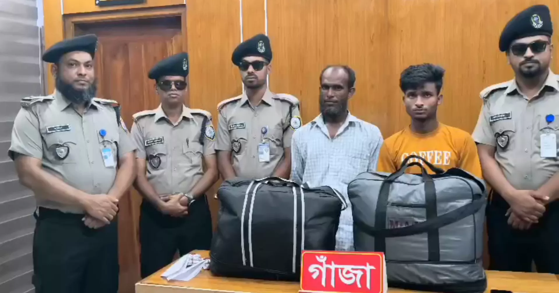 Two held with hemp in Chapainawabganj