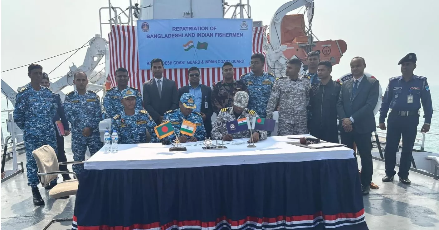 128 Bangladeshi fishermen return home from India