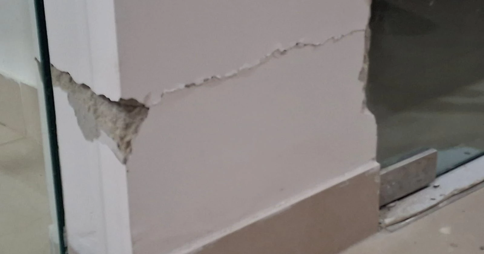 Cracks appear at newly built Secretariat building after earthquake