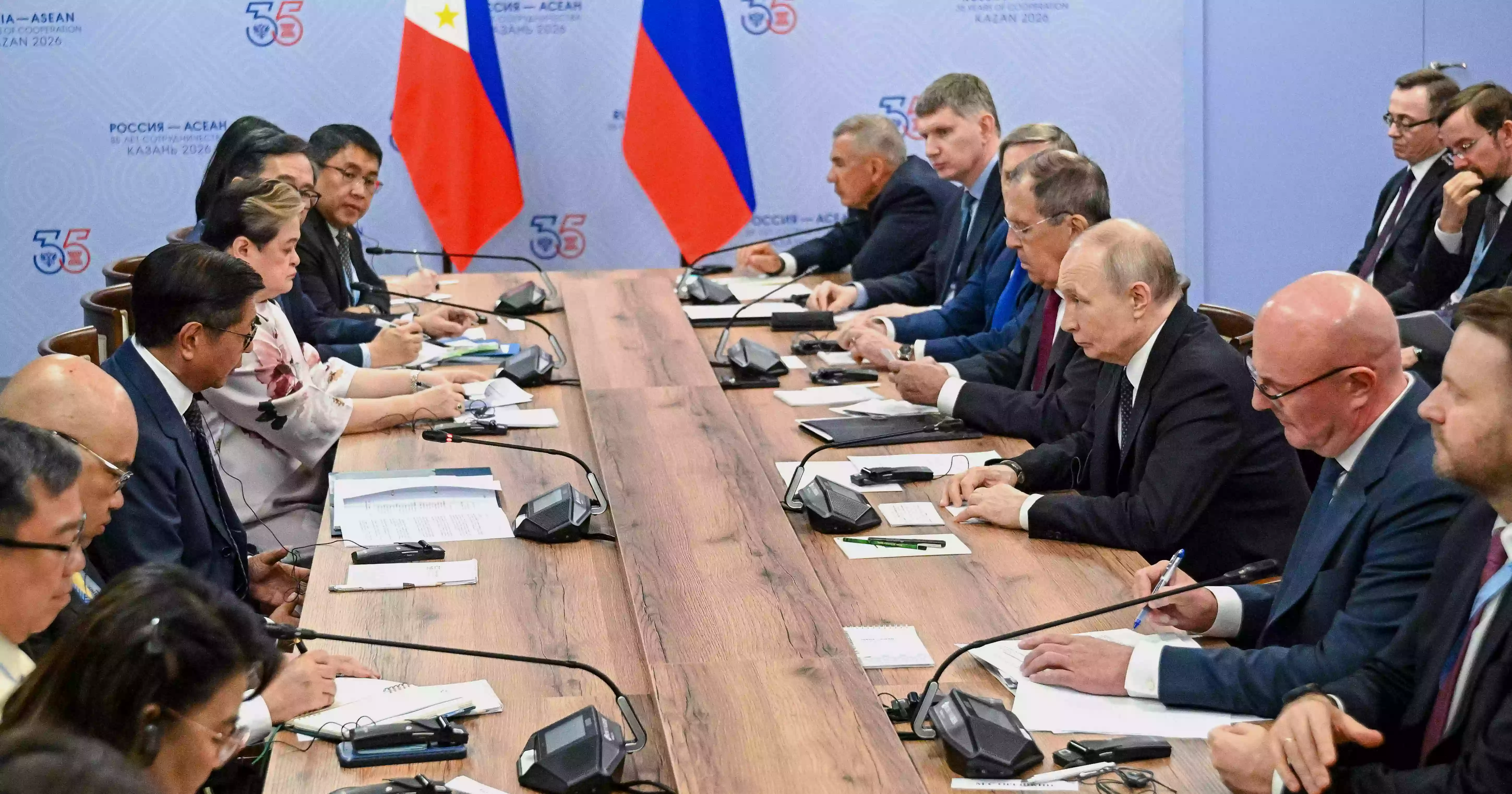 Putin hosts ASEAN leaders in bid to deepen trade and strategic ties