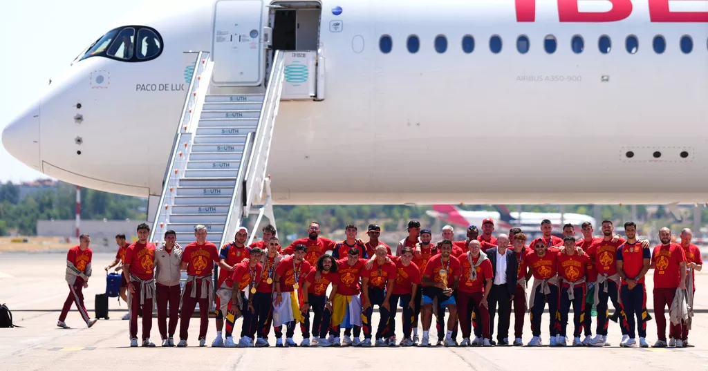 Spain's World Cup champions return home to royal welcome, victory parade in Madrid