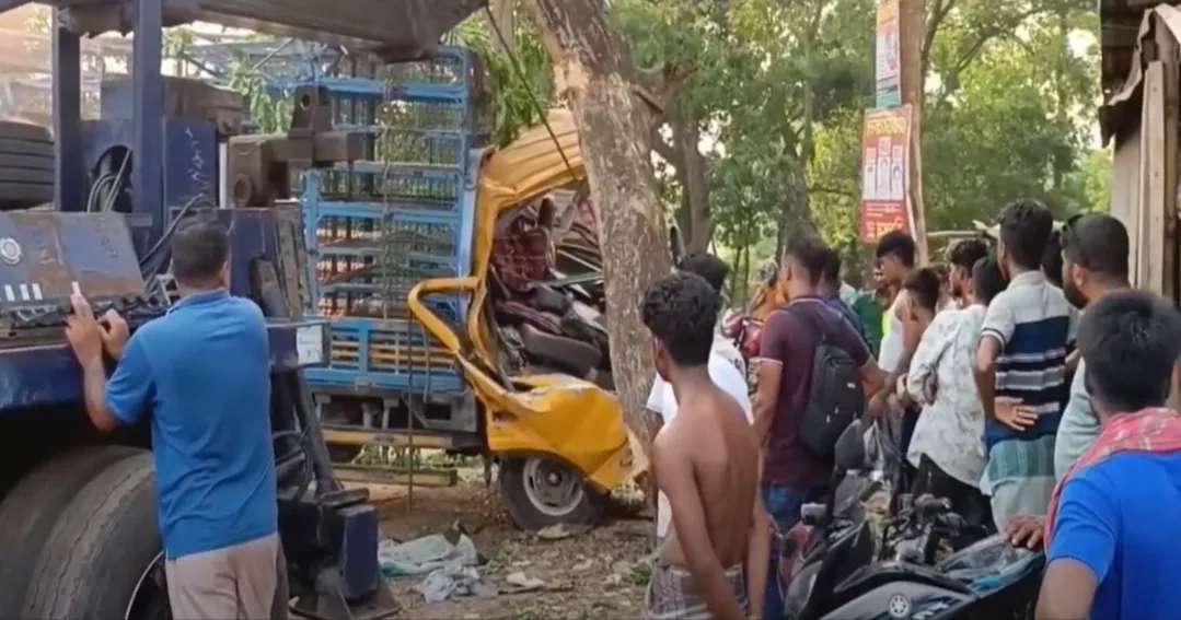 Road crash leaves 3 dead in Gopalganj