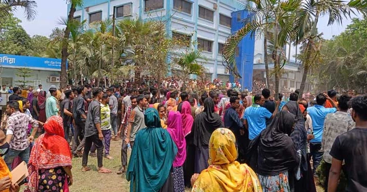 100 injured in clash between RMG workers and police in N’ganj