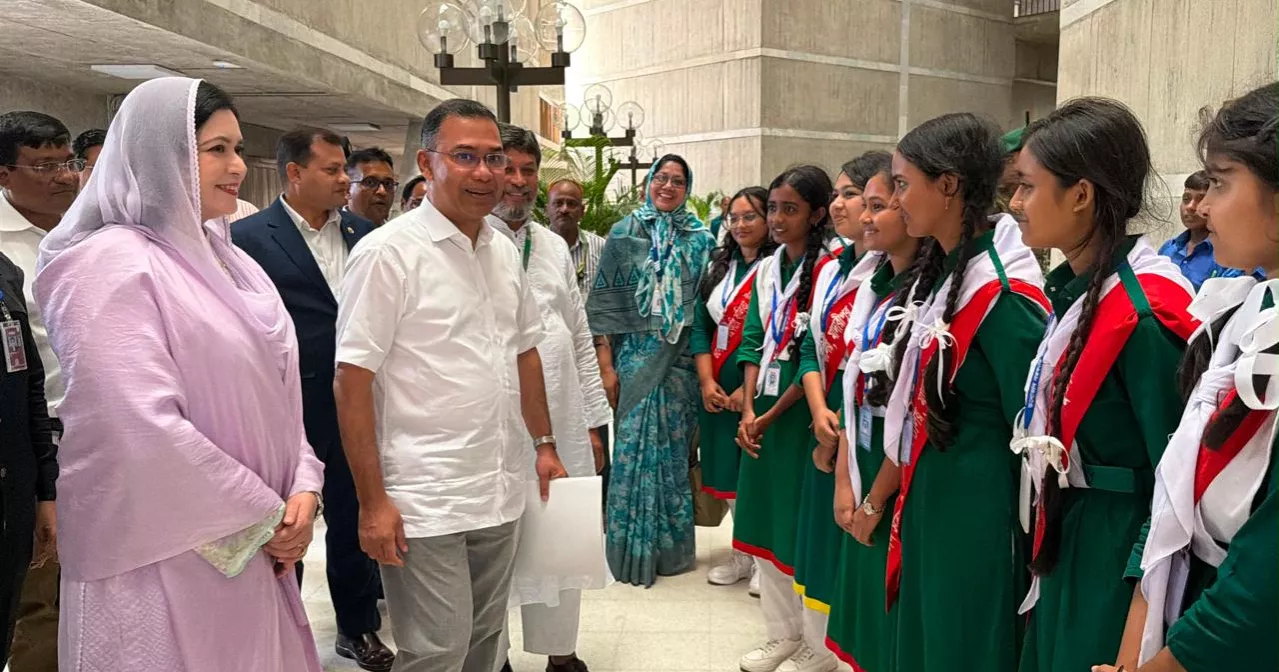 PM asks students to prepare for contributing to nation-building