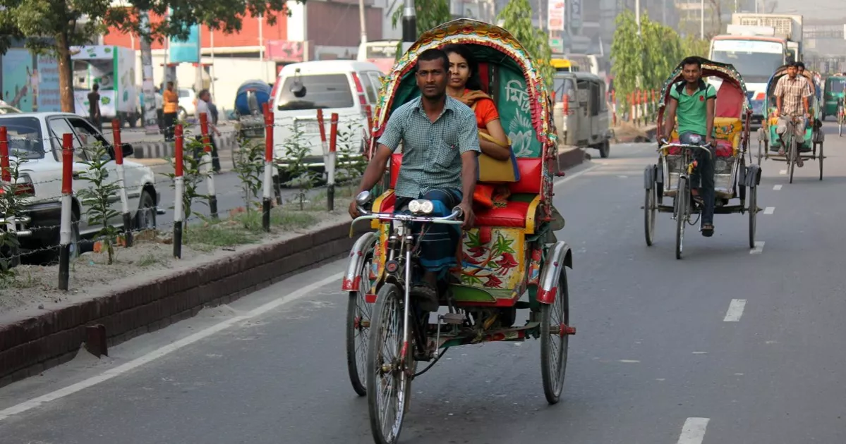 Autorickshaw pullers demand jobs if barred from roads