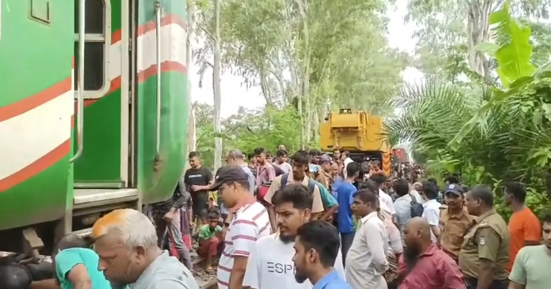 Dhaka’s rail link with northern region resumes after 6 hrs