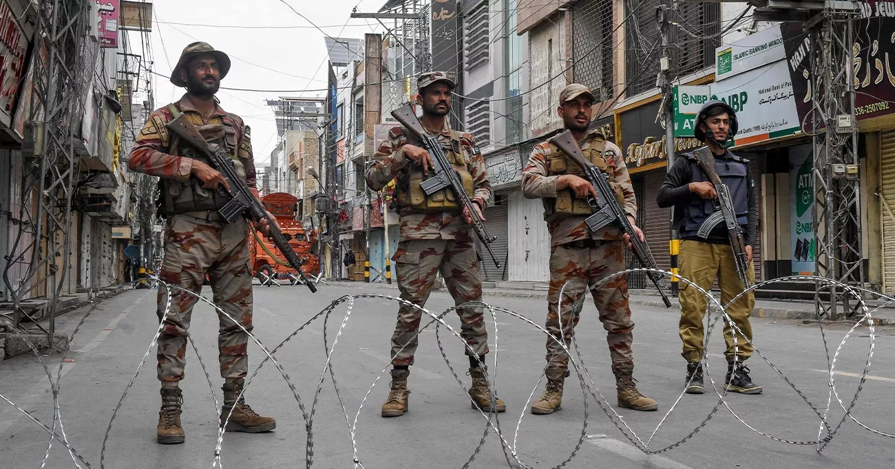 12 militants killed in military raid in Pakistan  
