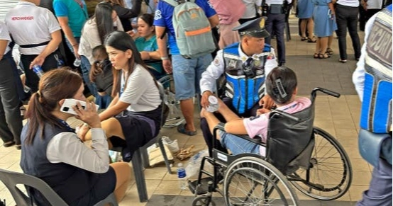 Powerful quake off southern Philippines kills 5, triggers landslides and tsunami evacuations