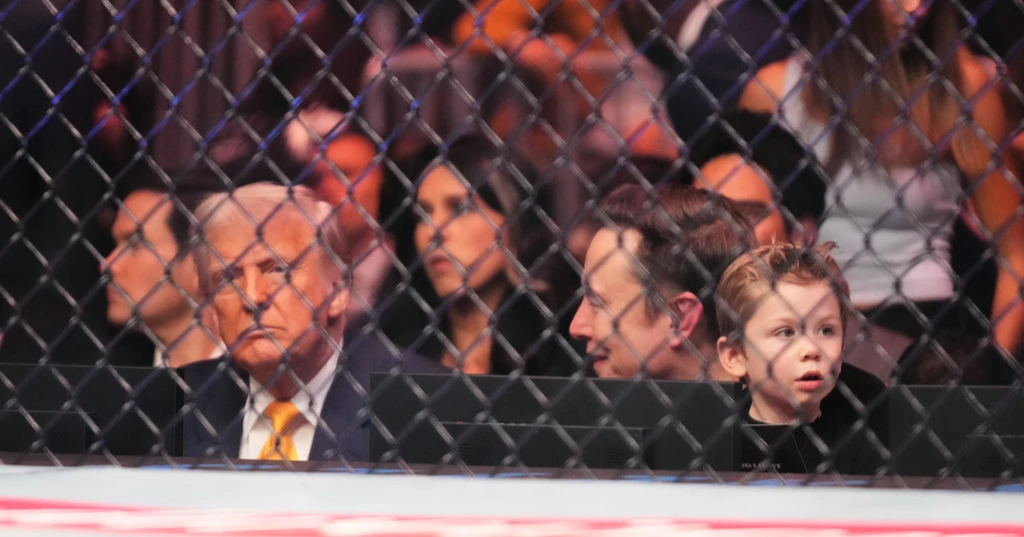 Trump receives standing ovation as enters UFC event in Miami