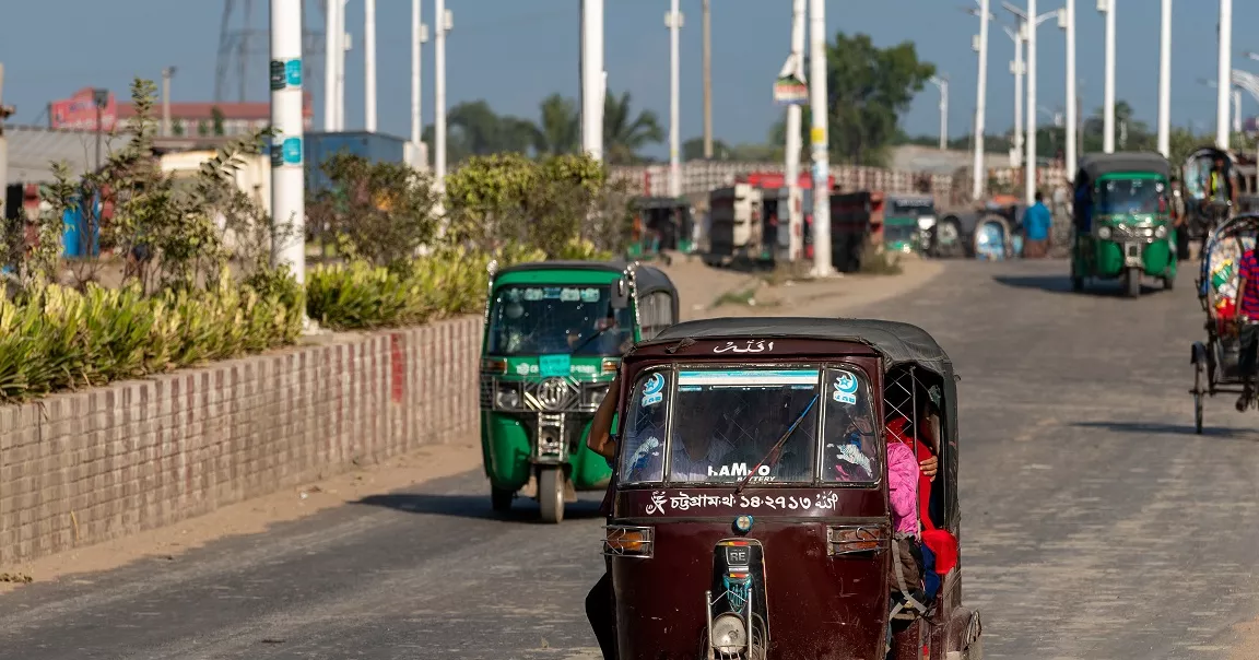 Dhaka’s air continues to be ’moderate’ this morning