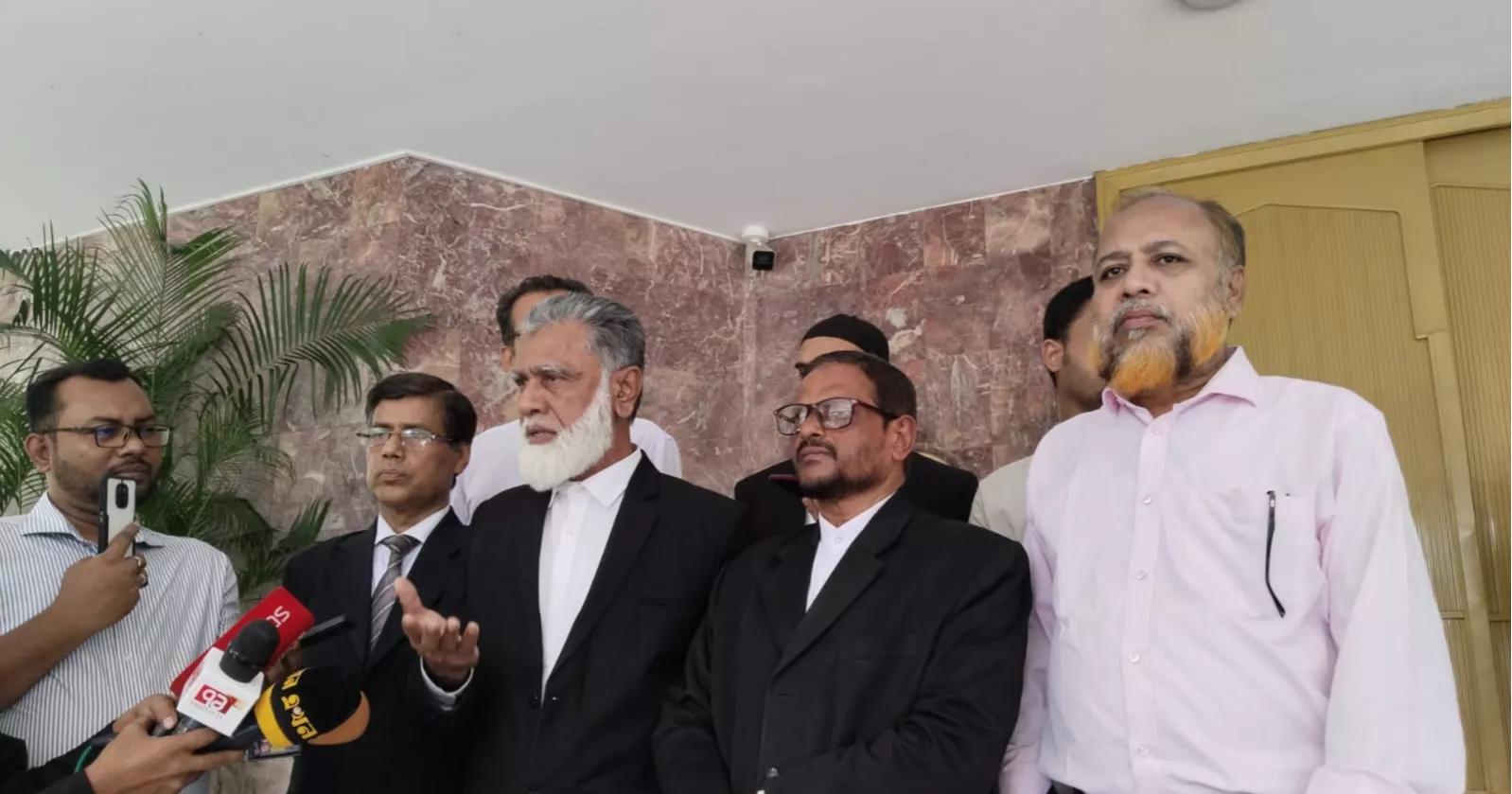 'Voice of Lawyers' demands trial for bank looters; submits memo to BB Governor