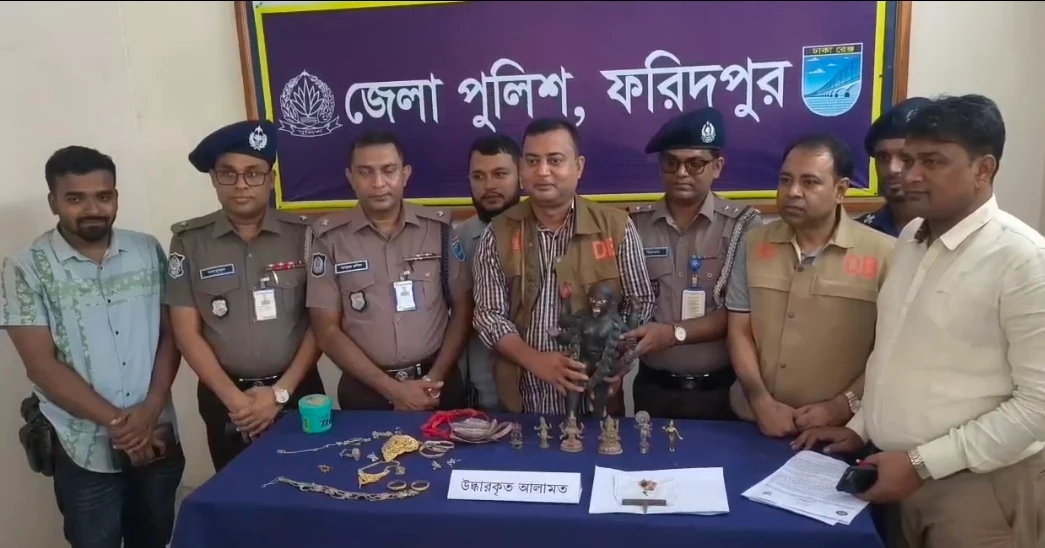 Four held with Kali idol, valuables worth Tk 1 crore in Faridpur
