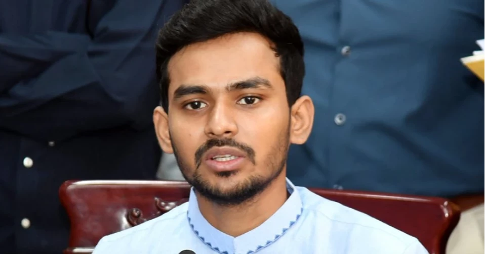 Advisers intend to join politics should quit after polls schedule: Asif