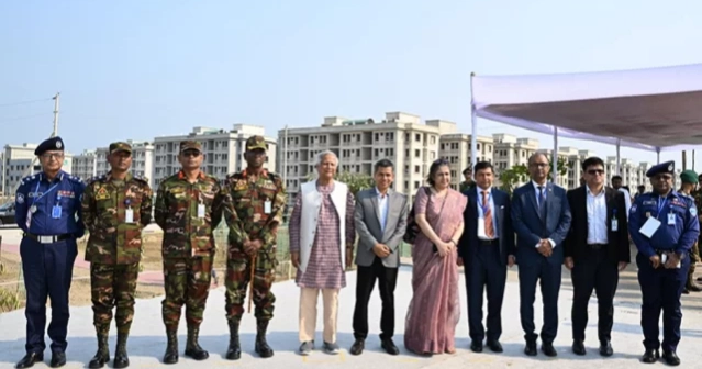 Dr Yunus stresses transparency in Khurushkul climate refugee rehabilitation project