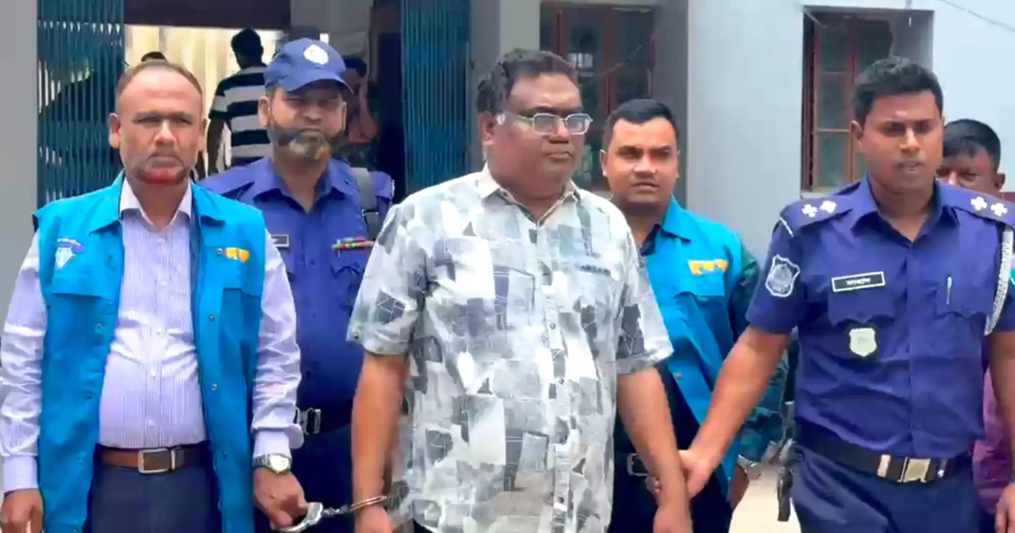 PIO of Shahjadpur arrested in Pabna in graft case