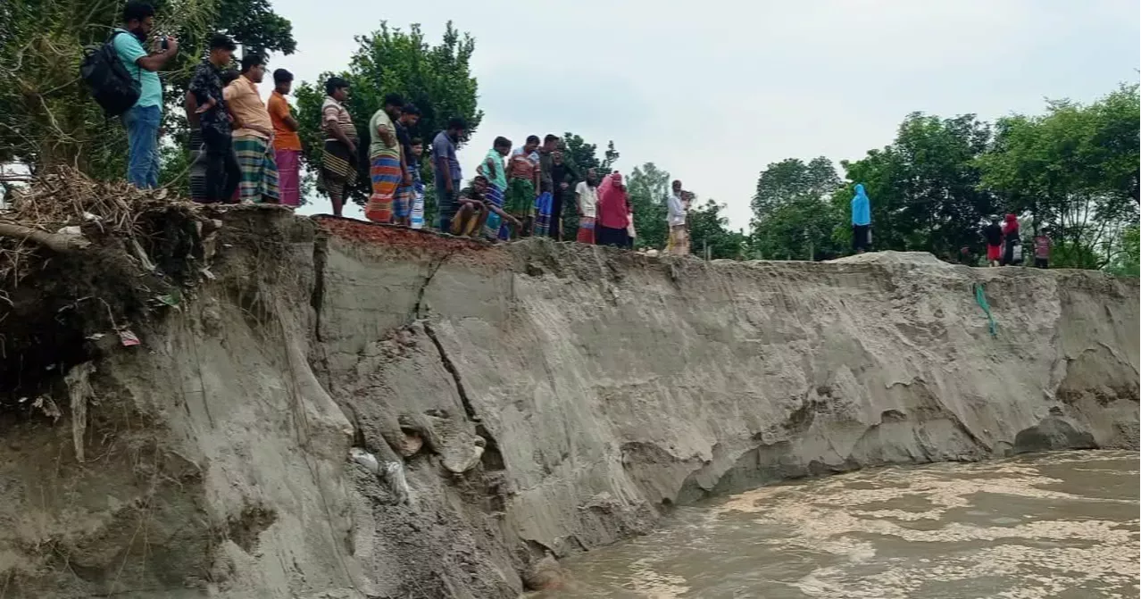 River erosion displaces over 15,000 people annually: Khosru