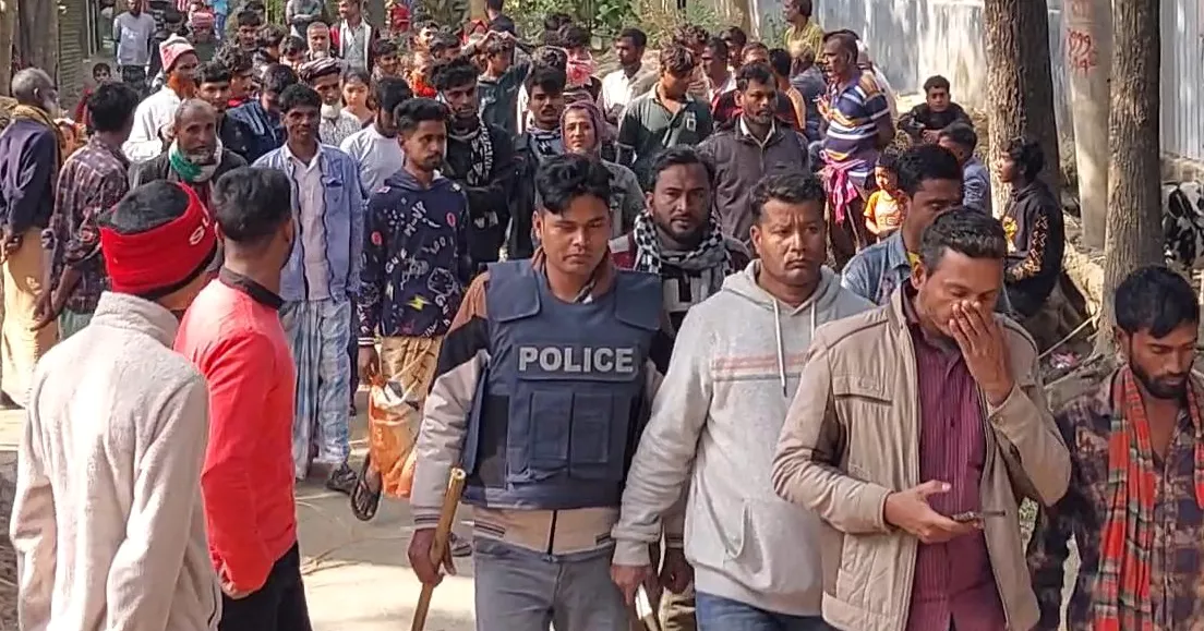 Clash between two groups in Sirajganj leaves 26 injured