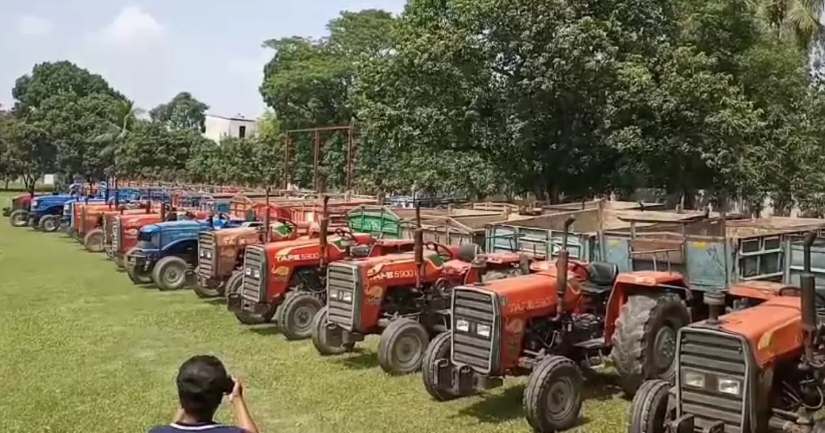 Army seizes 40 tractors for transporting soil from cropland in Natore