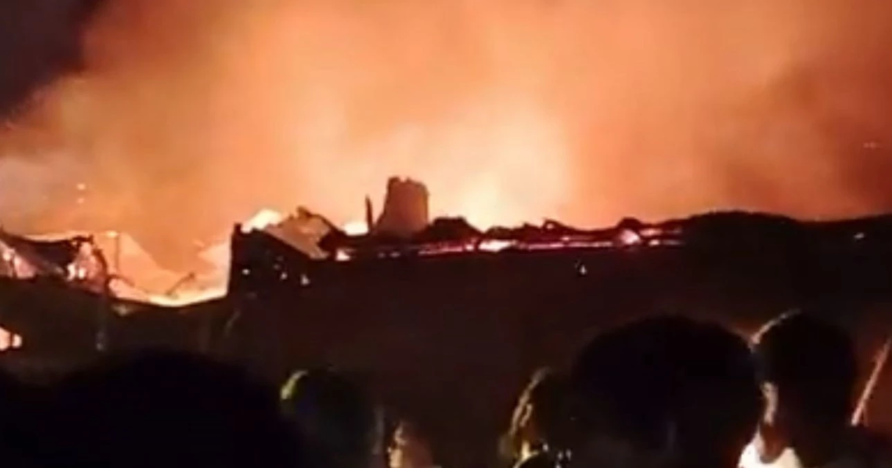 17 shops gutted in Faridpur fire