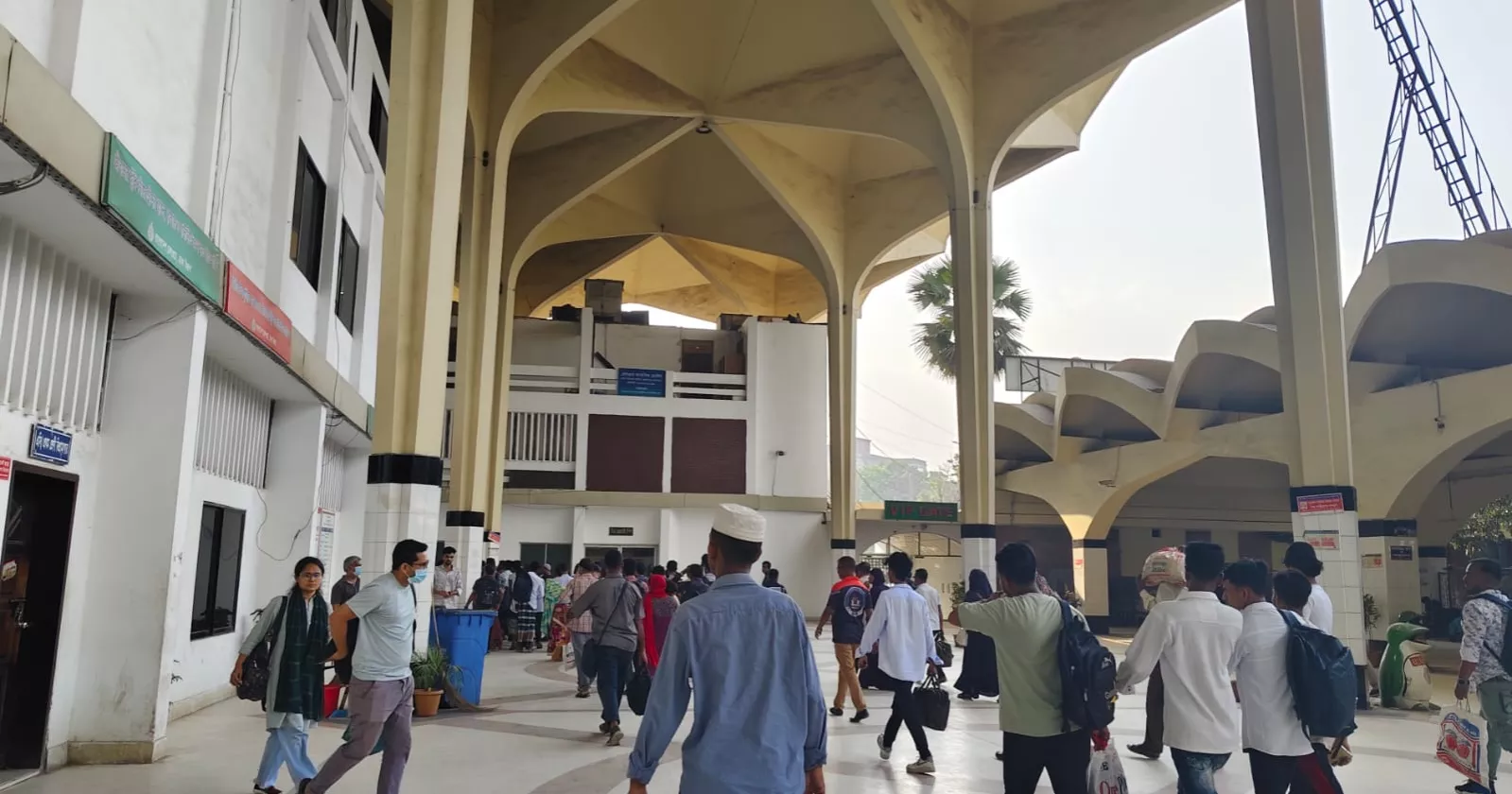 Smooth Eid journeys the norm as people continue departing Dhaka for fourth day