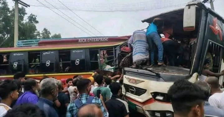 Faridpur road crash kills 3, injures 10