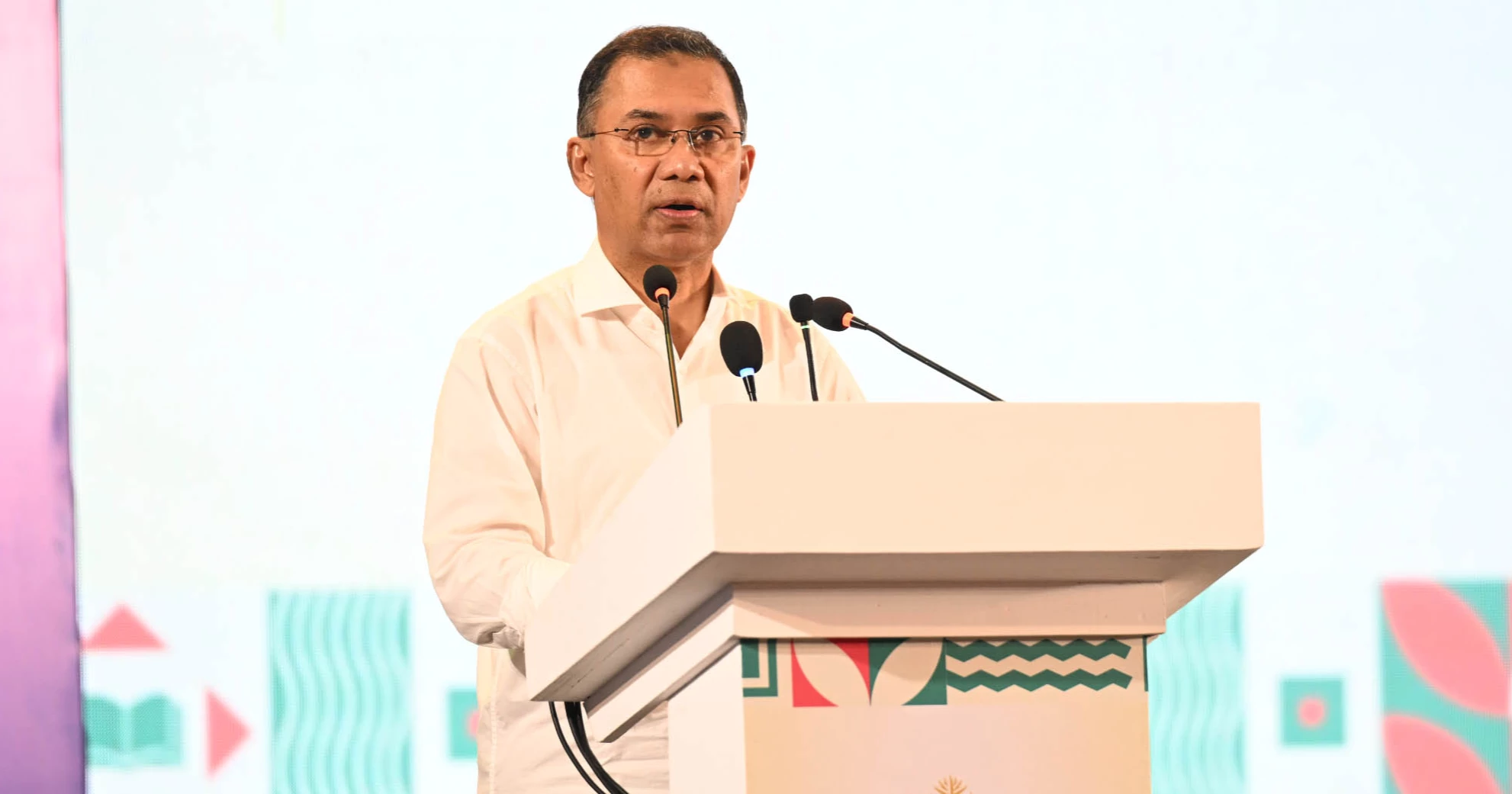 PM calls for people-oriented administration, faster hassle-free public services