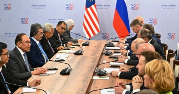 Putin hosts Southeast Asian leaders, pushes for stronger trade ties