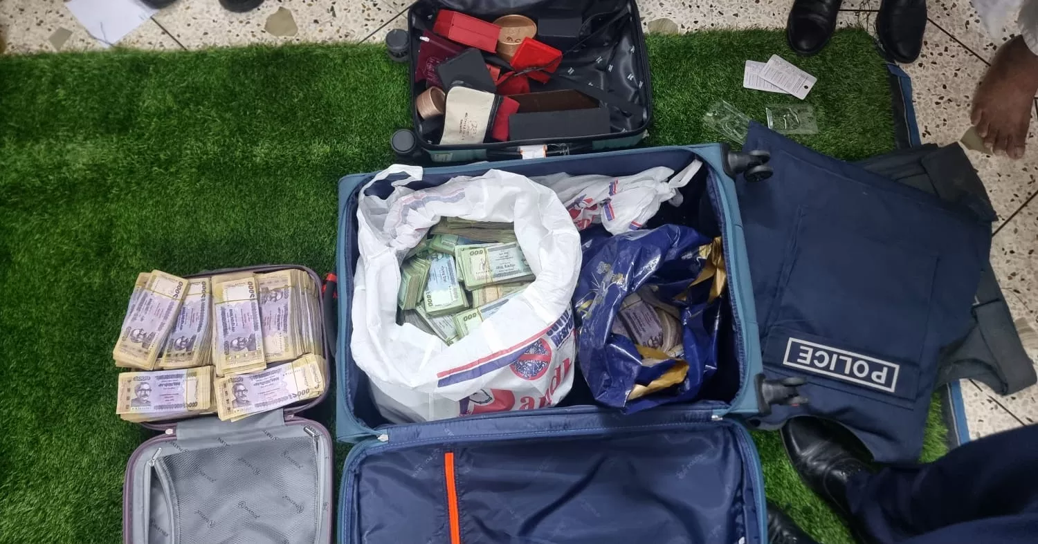 3 arrested, Tk 1.16cr seized from ex-MP Habib Hasan's son's in-laws' house in Uttara