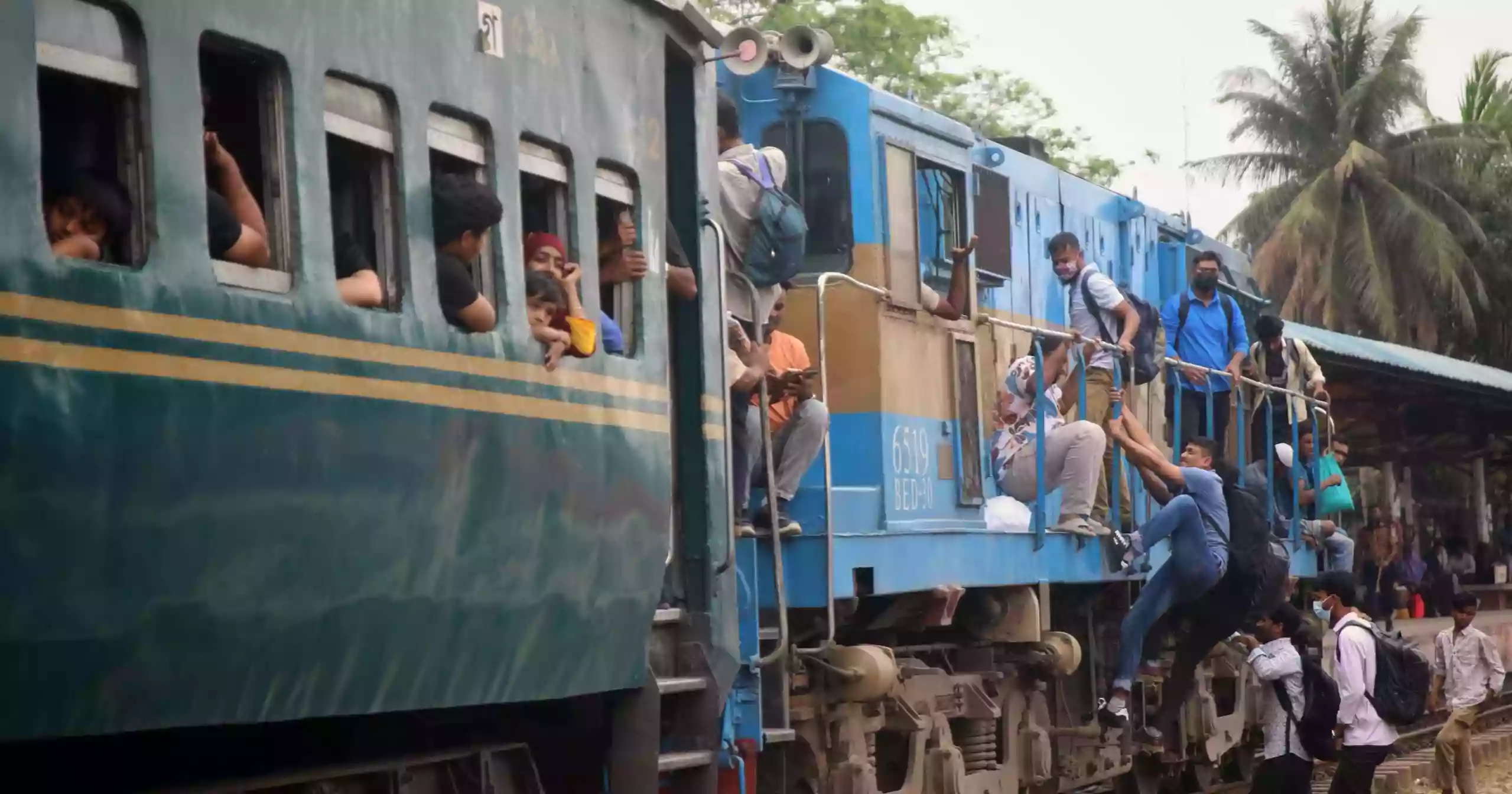 The rush subsides, but Eid journeys continue for some