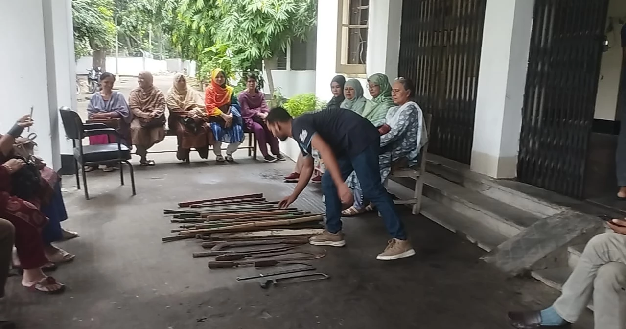 Students recover weapons from BCL-controlled dormitories at Dhaka Teachers' Training College