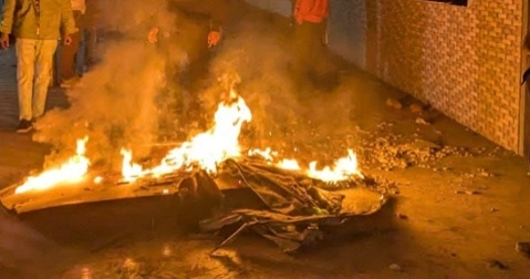 AL office torched in Khulna after leaders pay floral tributes