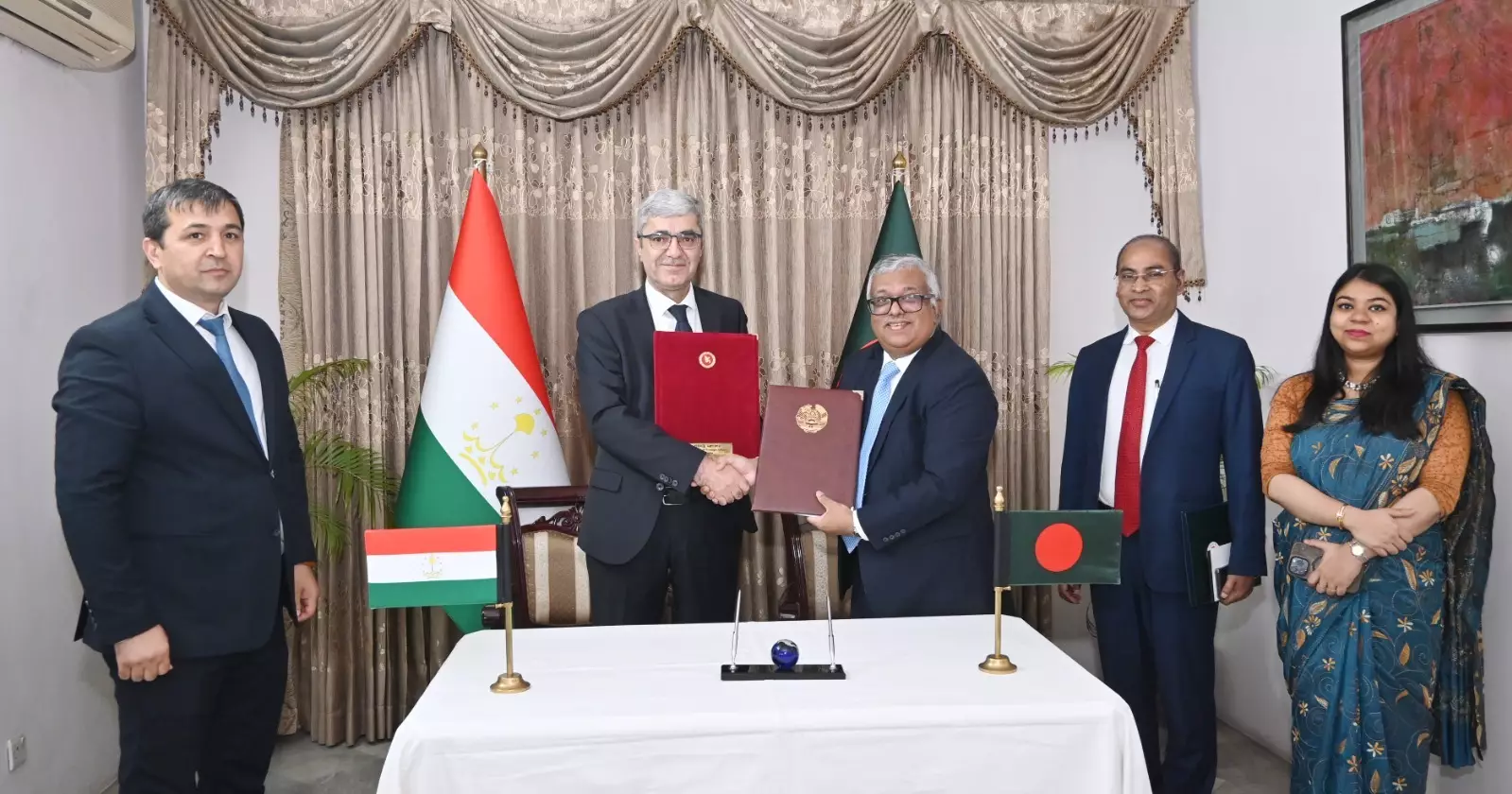 Bangladesh, Tajikistan discuss cooperation in mineral resources; ways to strengthen ties