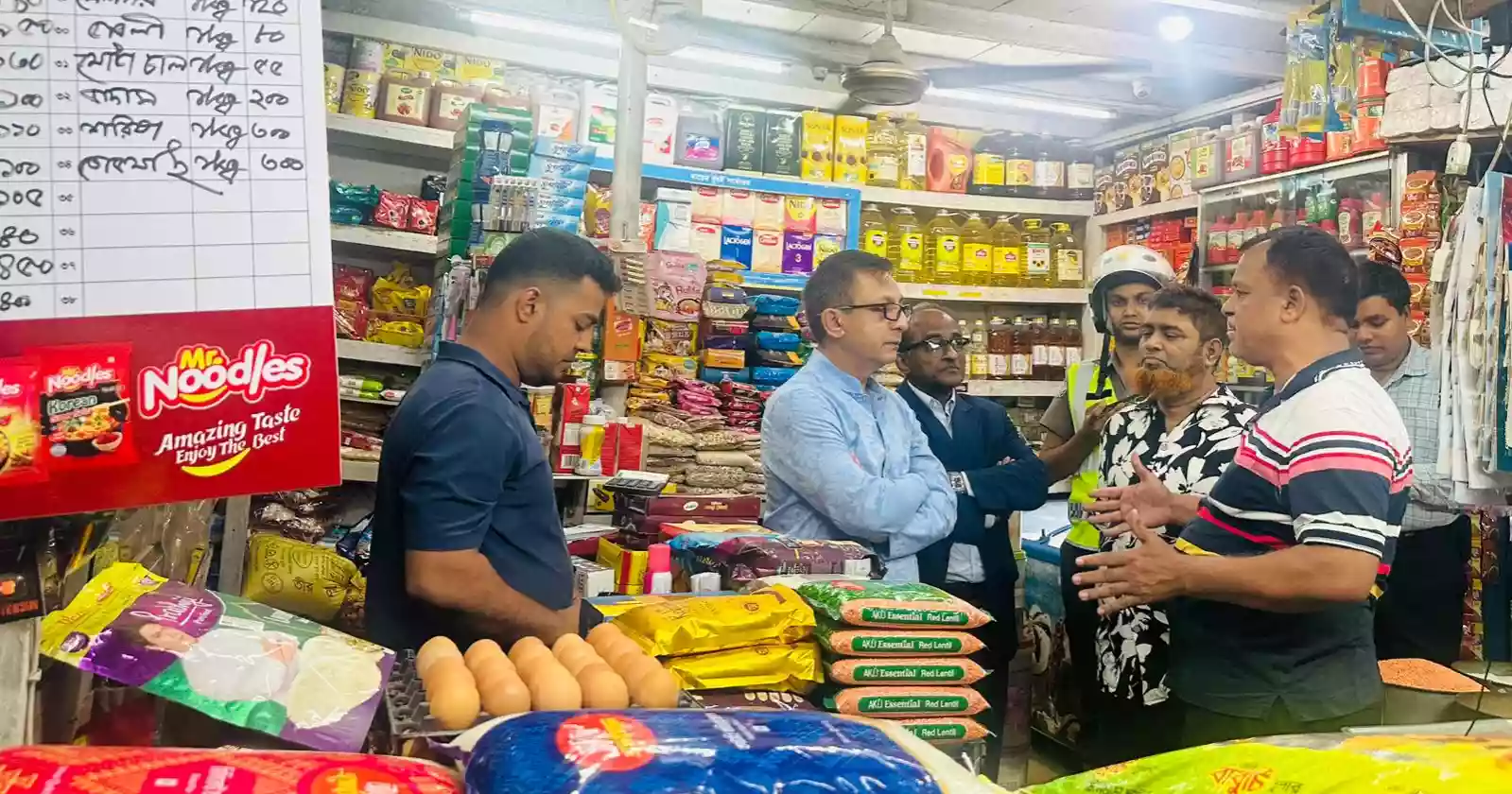 Minister makes surprise visit to assess edible oil supply in Dhaka
