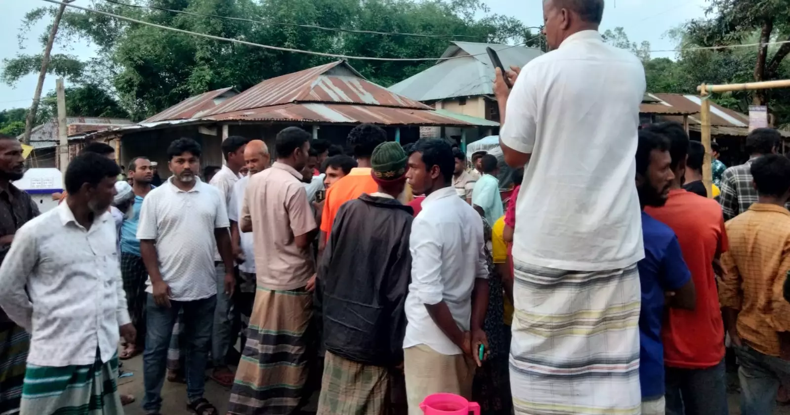 Elderly man dies after scuffle over Tk20 debt in Lalmonirhat