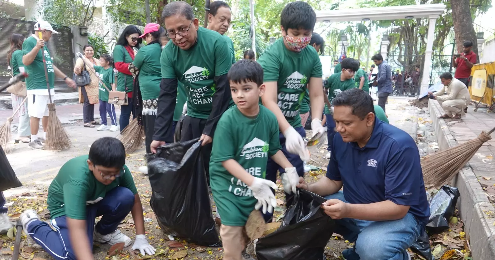 Children, teens join Gulshan Society’s clean-up drive in Dhaka