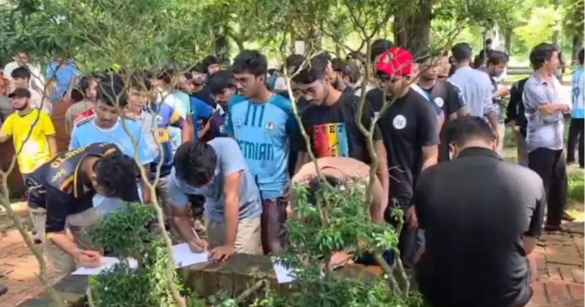 Students hold mass signature campaign on 2nd day of CUET shutdown
