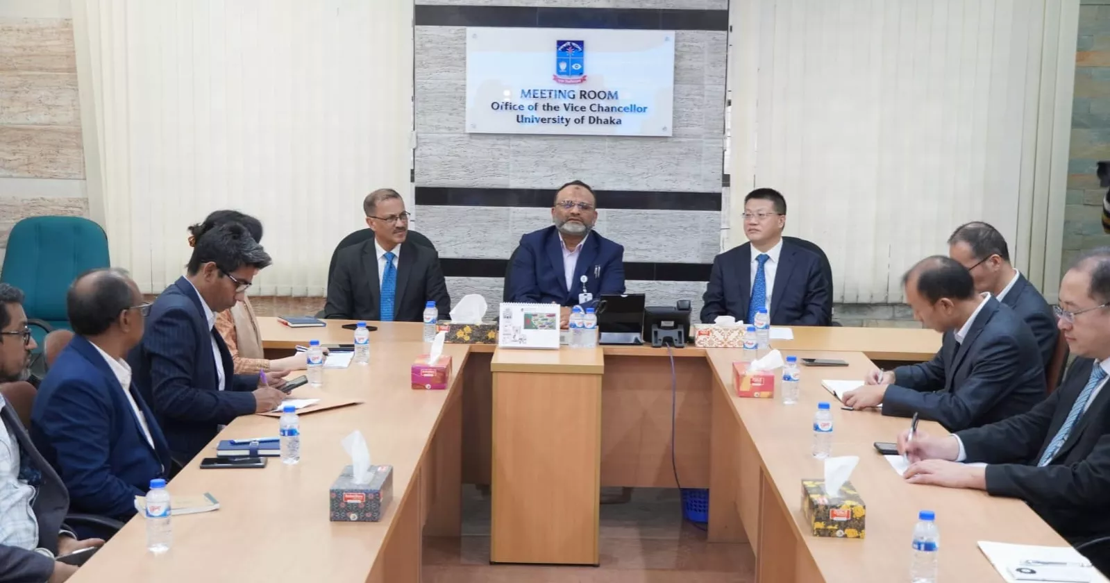 Ambassador Yao inspects Bangladesh-China Friendship Hall at DU