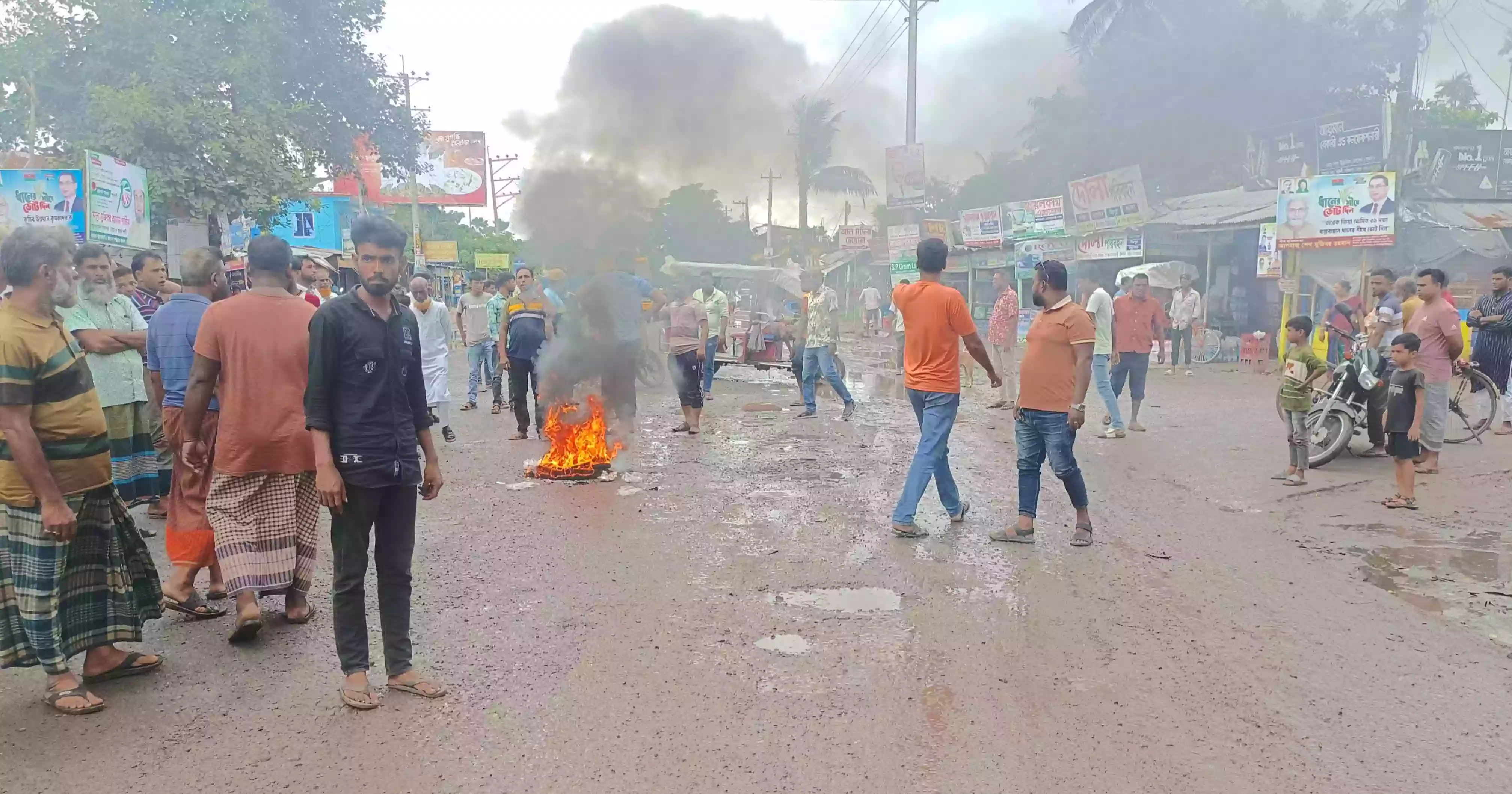 Highways blocked in Bagerhat over constituency retention