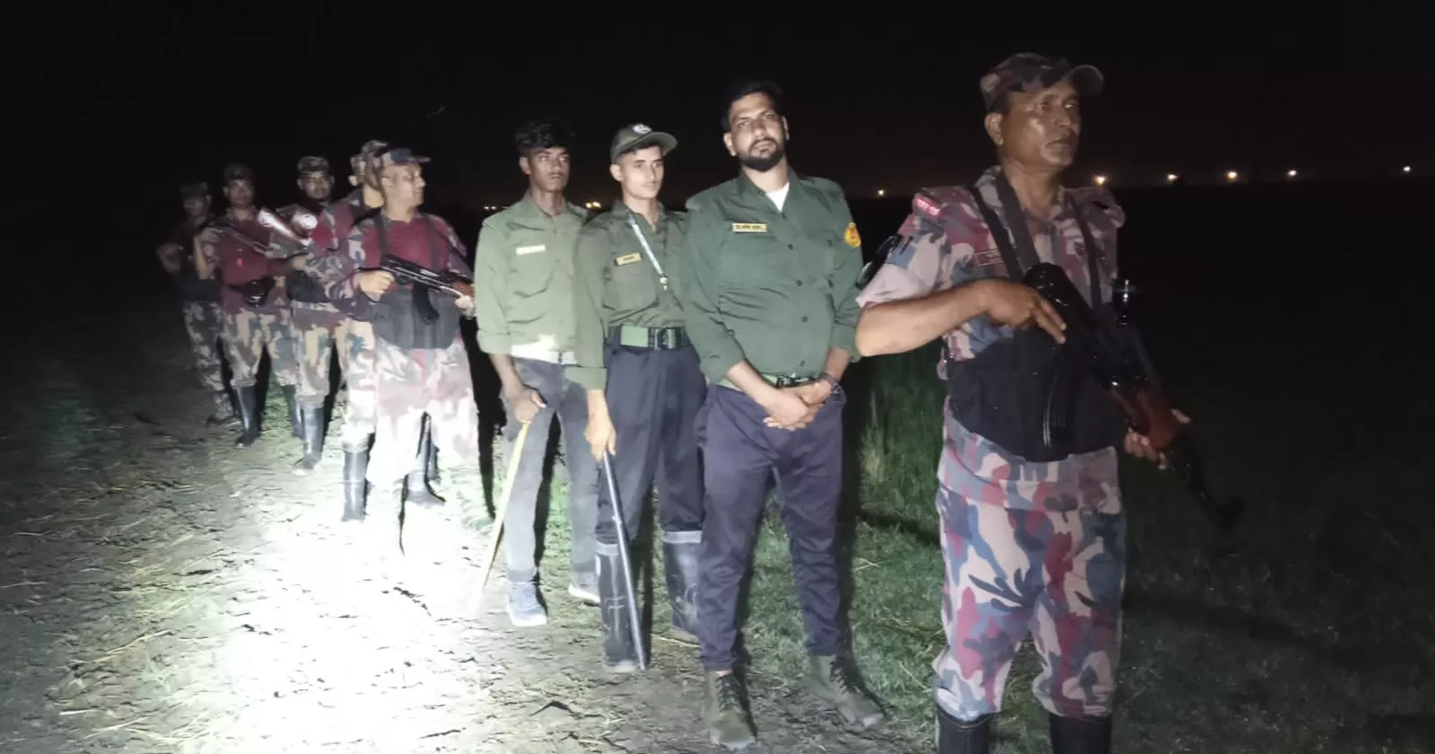 Ansar-VDP joins BGB in Chapainawabganj to prevent push-ins