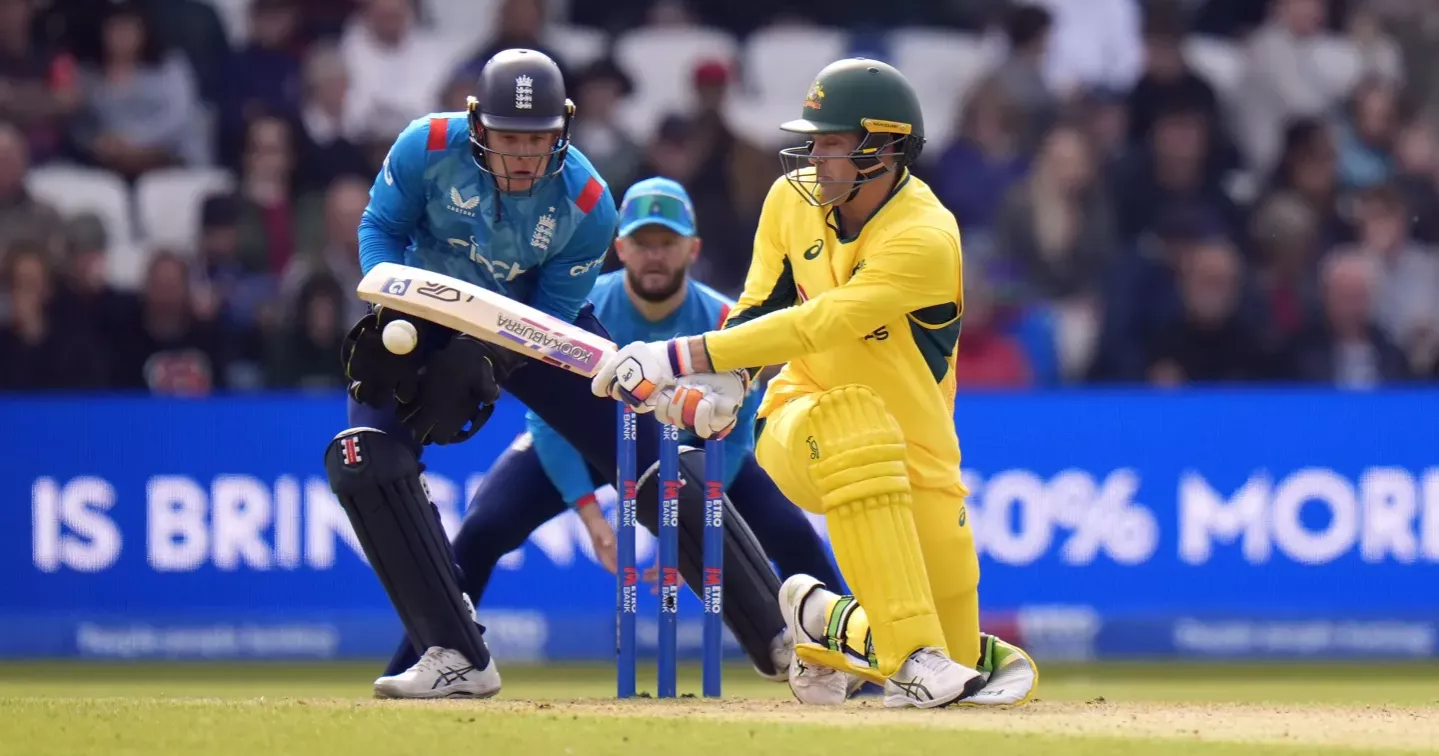 Alex Carey provides late flourish with 74 to lift Australia to 270 against England in 2nd ODI