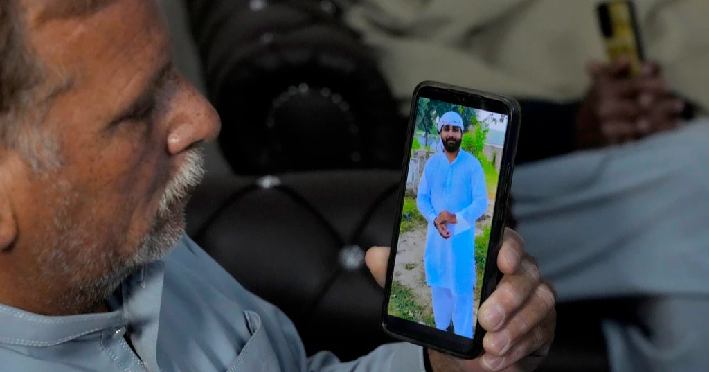 40 Pakistanis feared drowned migrant boat capsizing