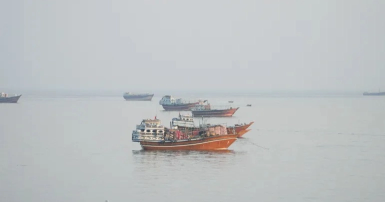Oman rescues 25 crew members after vessel catches fire in attack