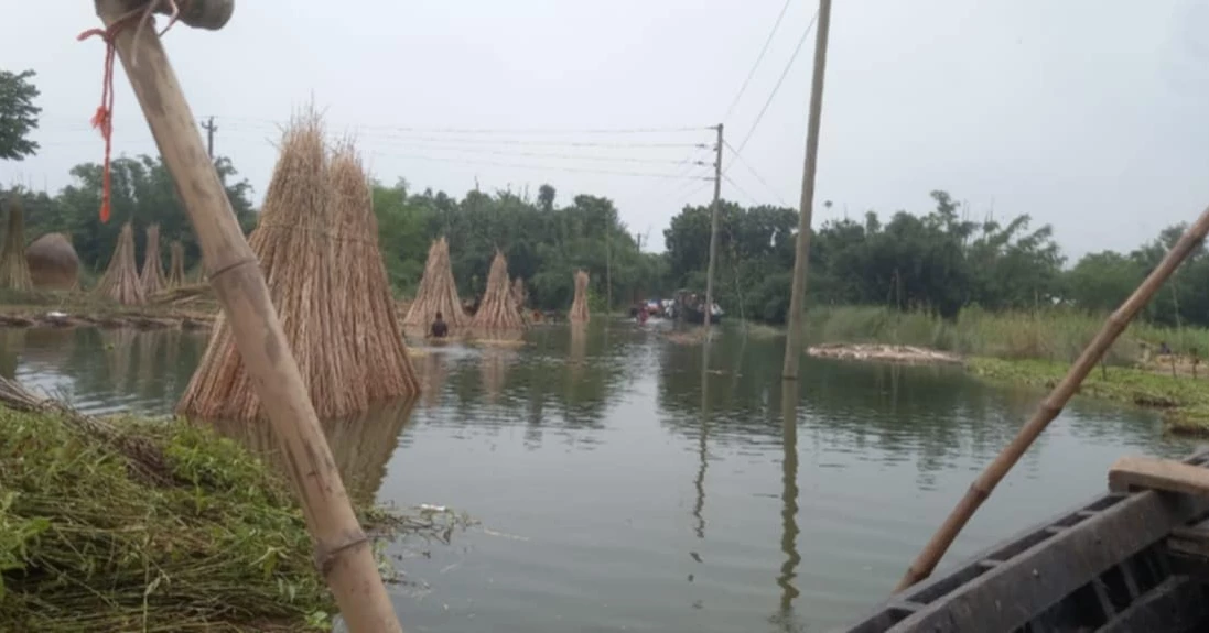 40,000 people marooned in Kushtia flashflood; 13 schools shut