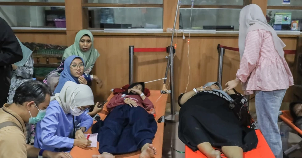 Nearly 2,000 students, teachers fall ill after free school meals in Indonesia