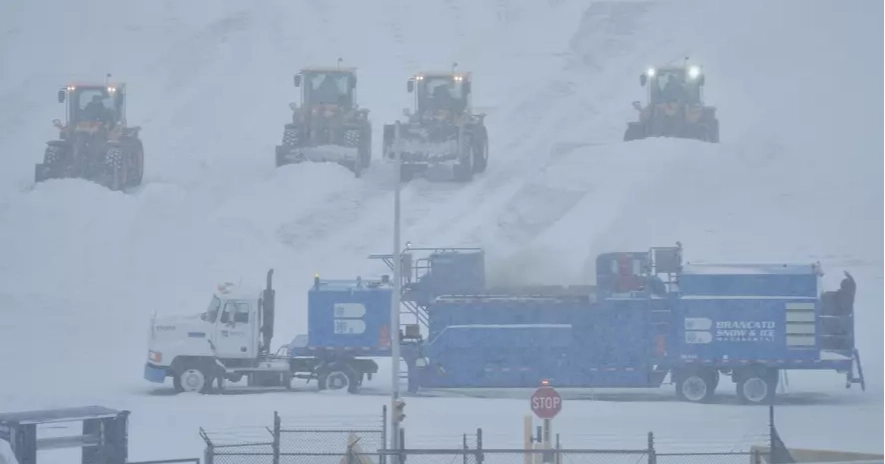 Massive US winter storm cancels thousands of flights