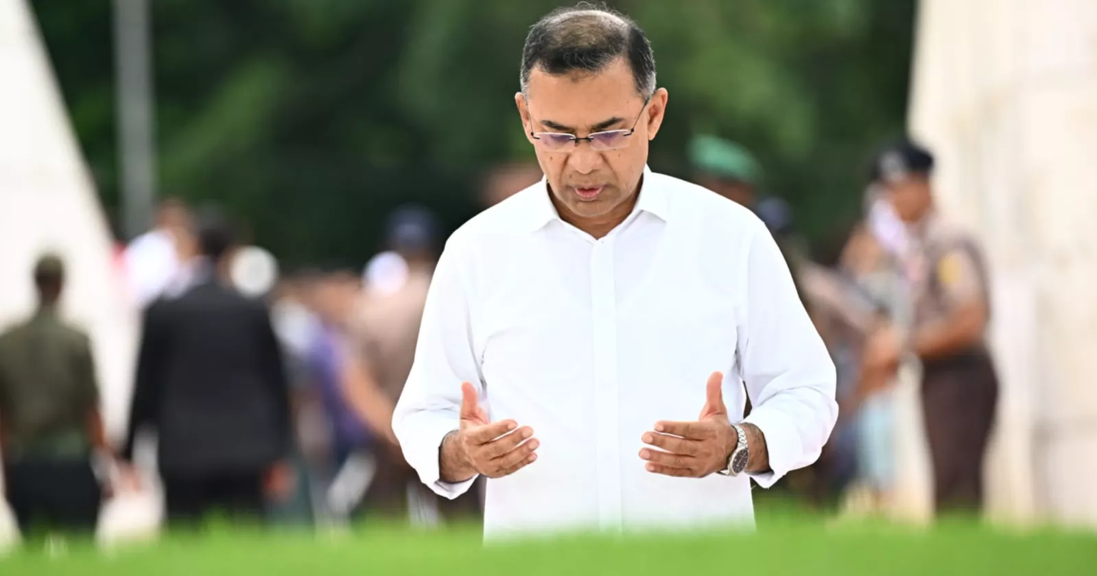 PM visits parents’ graves after maiden overseas tour